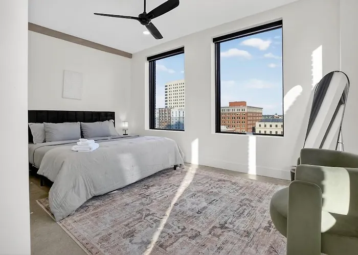 2br Stylish Beacon Retreat In *