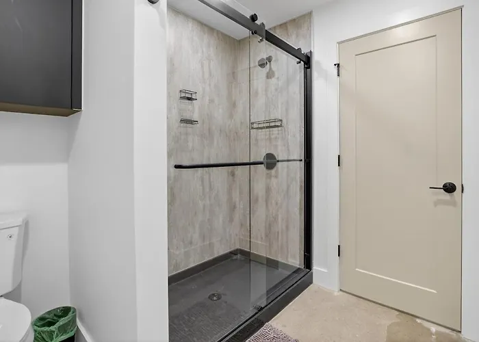 2br Stylish Beacon Retreat In Tulsa