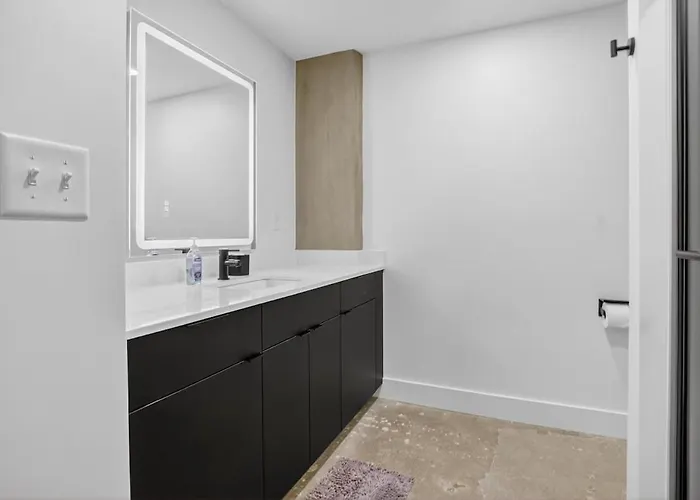 2br Stylish Beacon Retreat In Tulsa