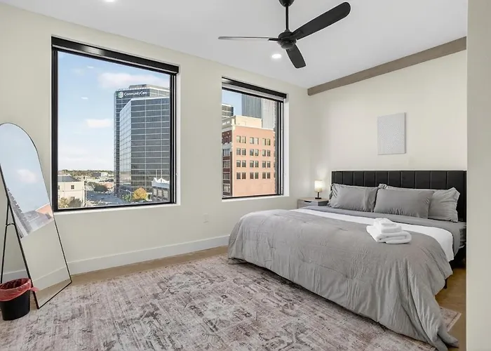 2br Stylish Beacon Retreat In Tulsa