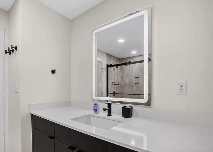 2br Stylish Beacon Retreat In Apartment Tulsa