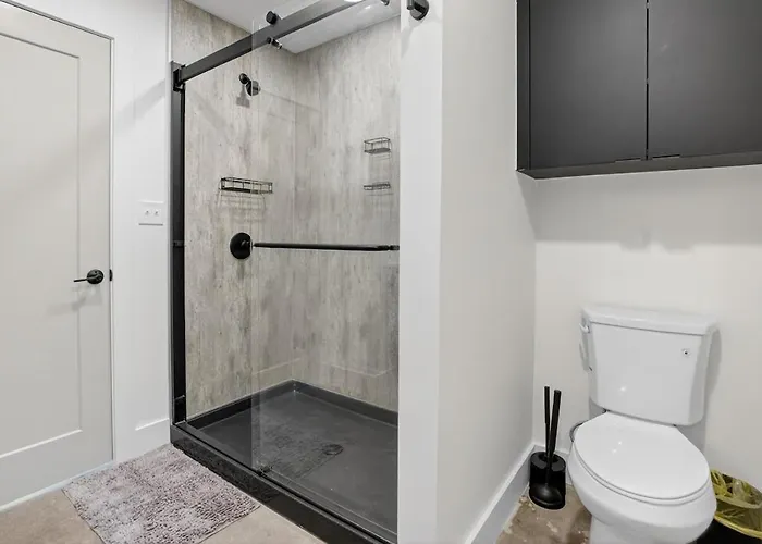 2br Stylish Beacon Retreat In Tulsa